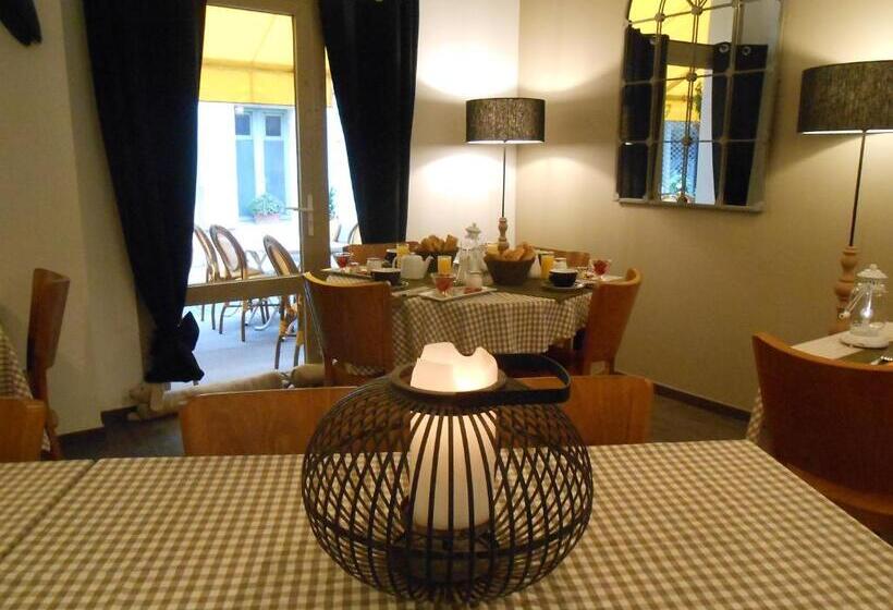 فندق Hôtel Restaurant Chez Carrière