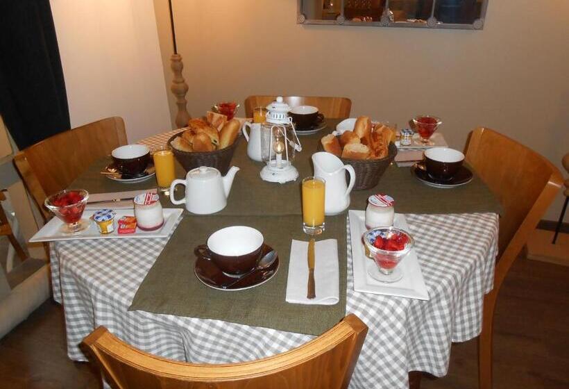 فندق Hôtel Restaurant Chez Carrière