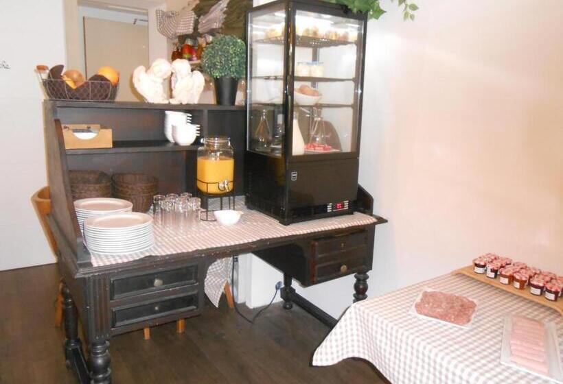 فندق Hôtel Restaurant Chez Carrière