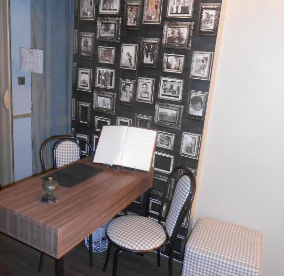 فندق Hôtel Restaurant Chez Carrière