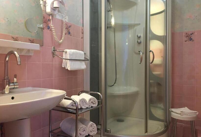 בית מלון כפרי Hôtel Restaurant Le Grillon