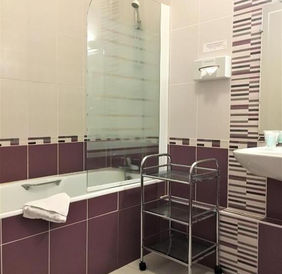 בית מלון כפרי Hôtel Restaurant Le Grillon