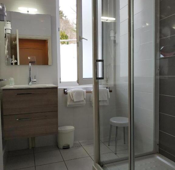 בית מלון כפרי Hôtel Restaurant Le Grillon