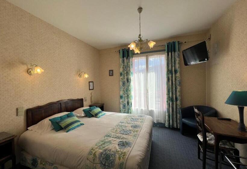 בית מלון כפרי Hôtel Restaurant Le Grillon