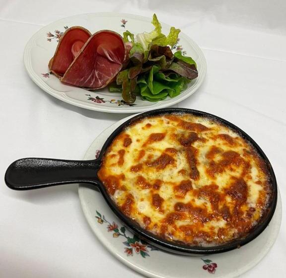 בית מלון כפרי Hôtel Restaurant Le Grillon