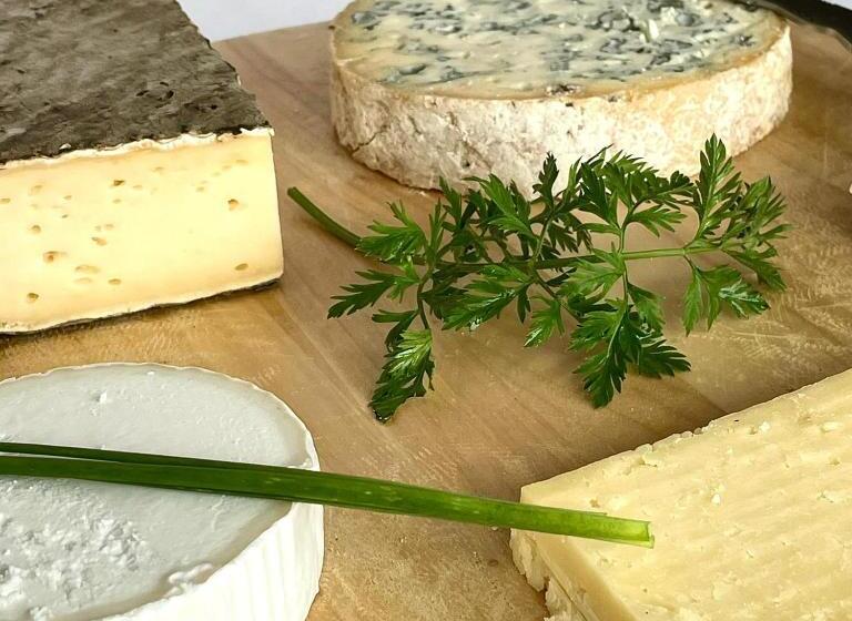 בית מלון כפרי Hôtel Restaurant Le Grillon