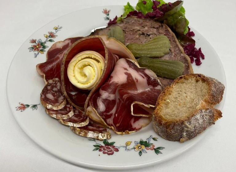 בית מלון כפרי Hôtel Restaurant Le Grillon