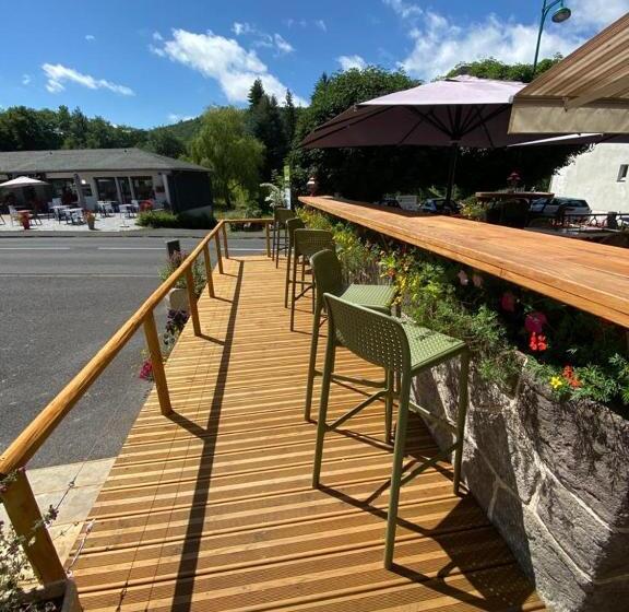 בית מלון כפרי Hôtel Restaurant Le Grillon