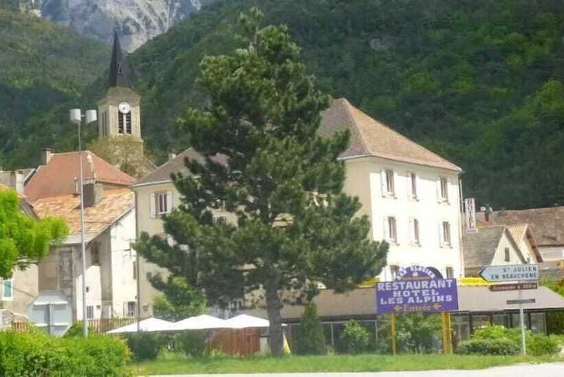 בית מלון כפרי Hôtel Restaurant Les Alpins