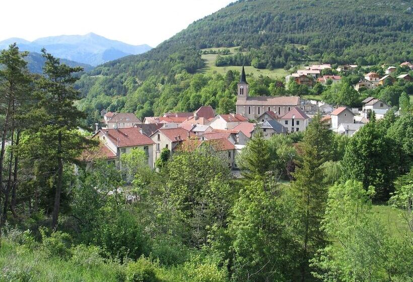 בית מלון כפרי Hôtel Restaurant Les Alpins