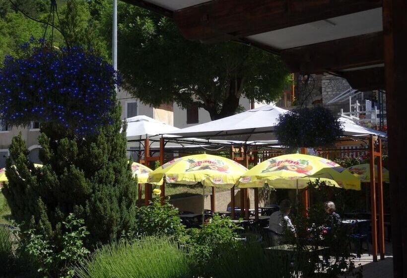 בית מלון כפרי Hôtel Restaurant Les Alpins