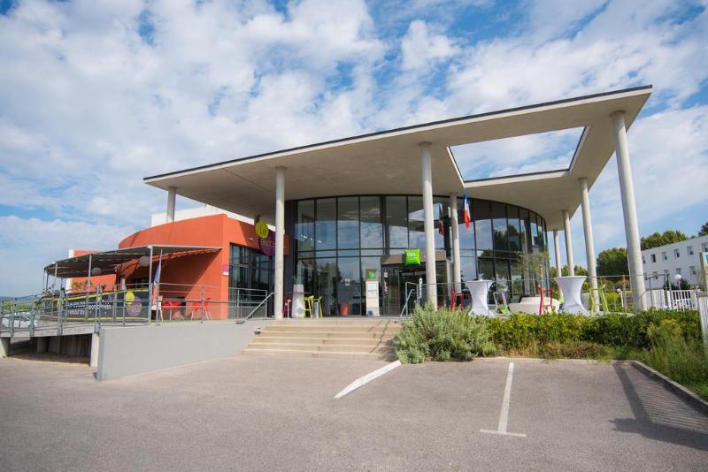 Отель Ibis Styles Pertuis Portes Du Luberon