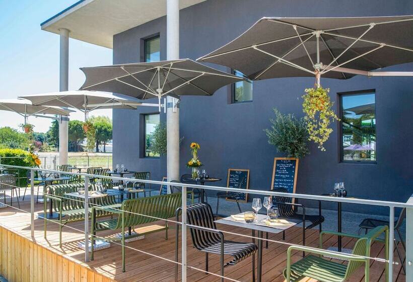 Отель Ibis Styles Pertuis Portes Du Luberon