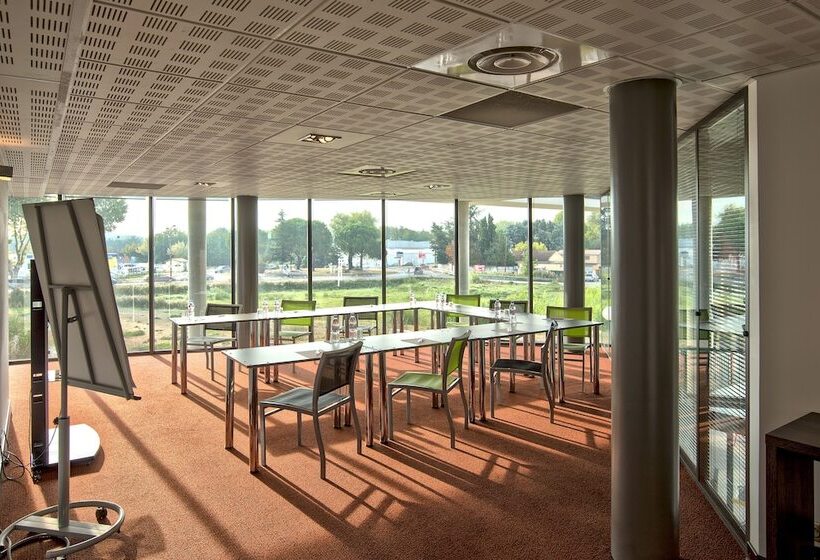 Отель Ibis Styles Pertuis Portes Du Luberon