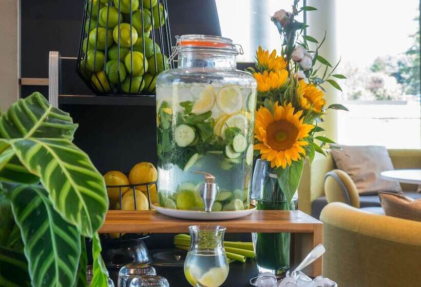 Отель Ibis Styles Pertuis Portes Du Luberon