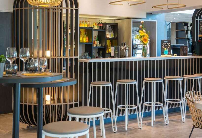 Отель Ibis Styles Pertuis Portes Du Luberon