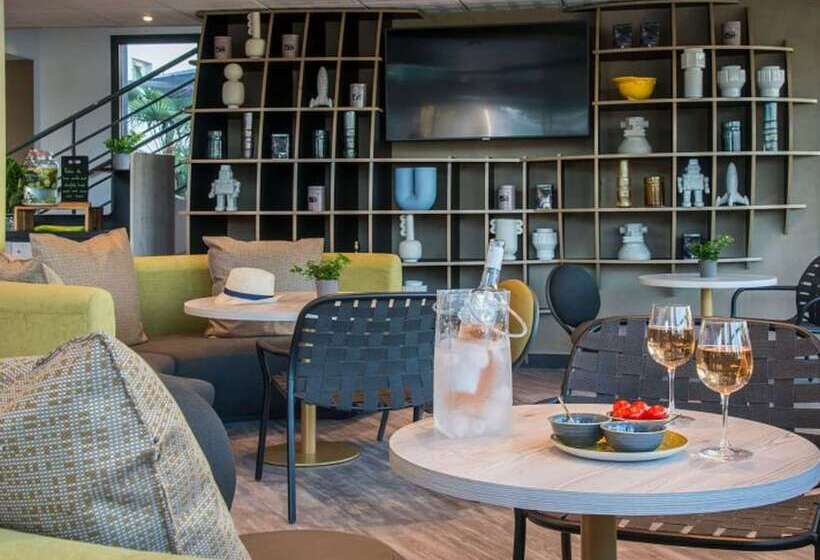 Отель Ibis Styles Pertuis Portes Du Luberon