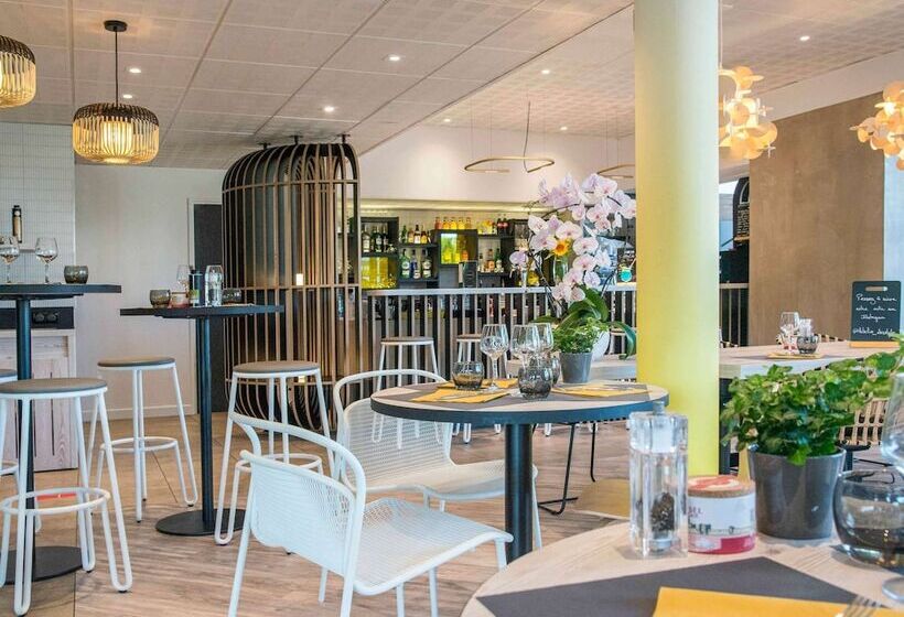 Отель Ibis Styles Pertuis Portes Du Luberon