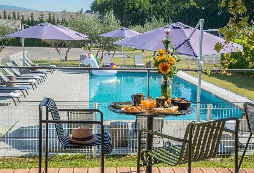 Отель Ibis Styles Pertuis Portes Du Luberon