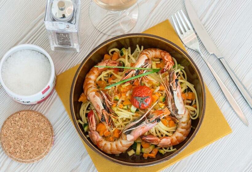 Отель Ibis Styles Pertuis Portes Du Luberon