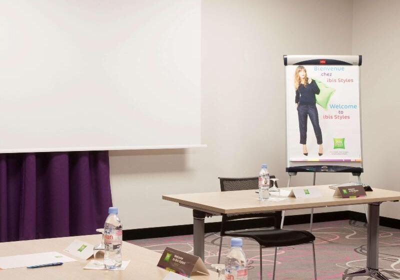 בית מלון כפרי Ibis Styles Romans Valence Gare Tgv