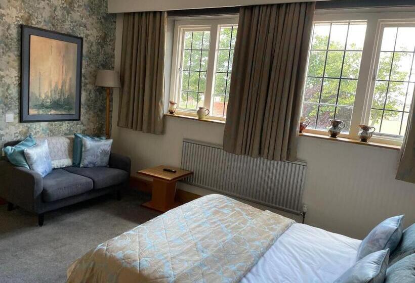 فندق Knights Court