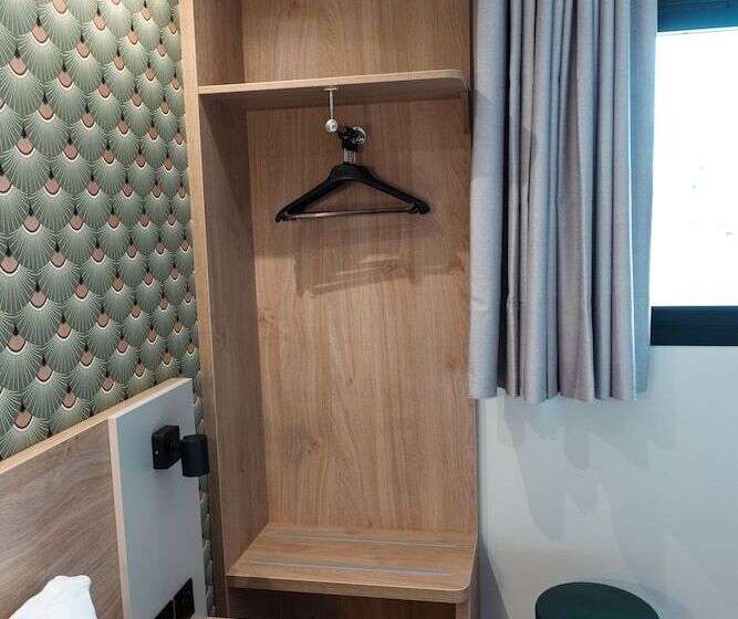 ホテル Kyriad Direct Orleans Nord Cap Saran