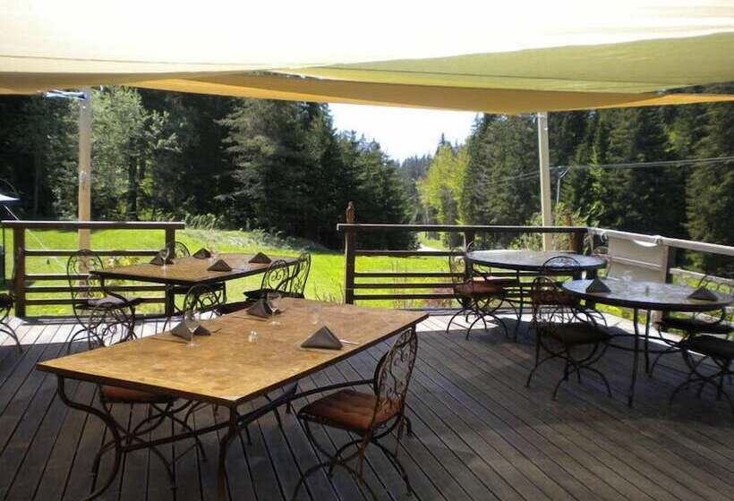 Отель Auberge De La Croix Perrin