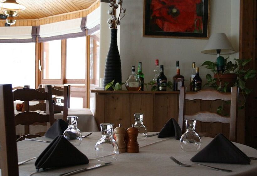 Отель Auberge De La Croix Perrin