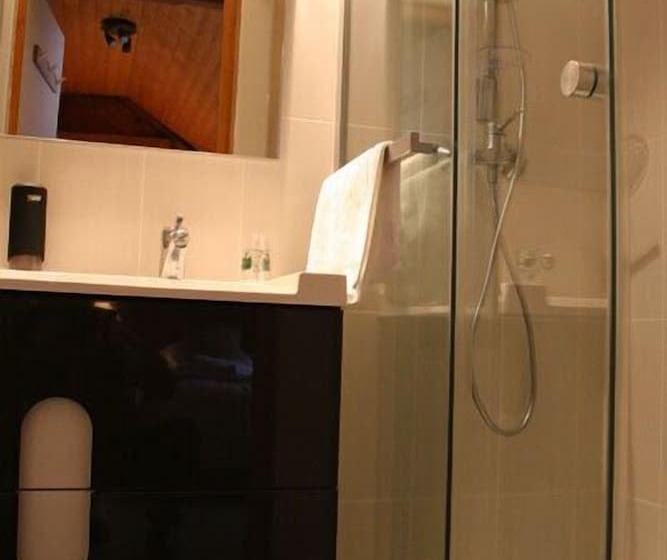 Отель Auberge De La Croix Perrin