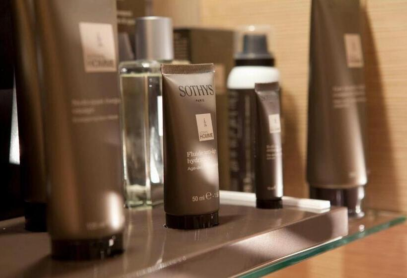 ホテル L Aubinière Hôtel Restaurant & Spa