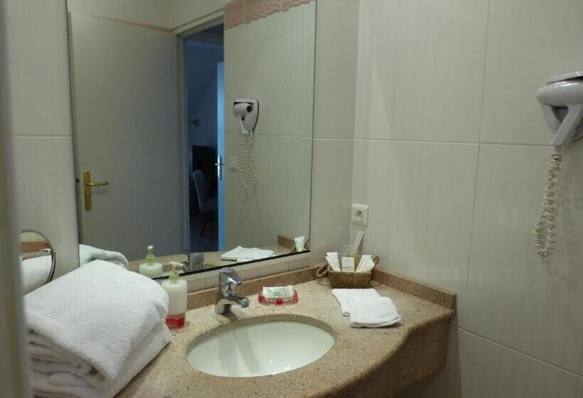 ホテル L Aubinière Hôtel Restaurant & Spa