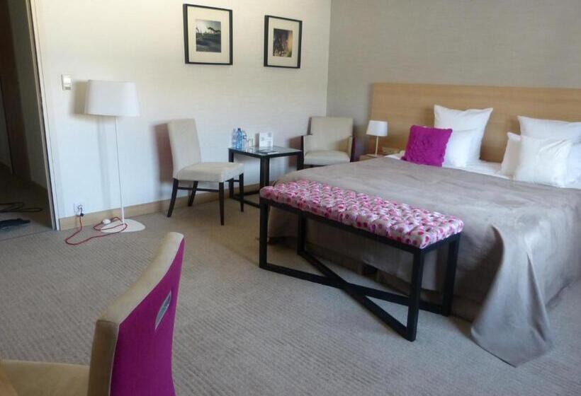 ホテル L Aubinière Hôtel Restaurant & Spa