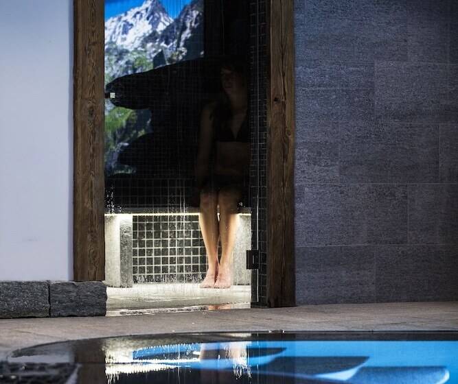 Отель La Bouitte Hôtel Relais & Châteaux