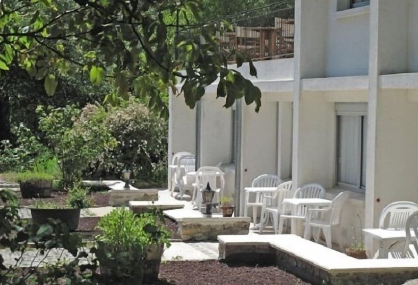 Отель La Longue Vue