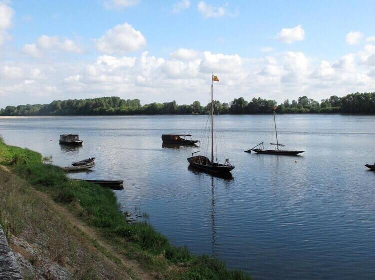 Отель La Longue Vue