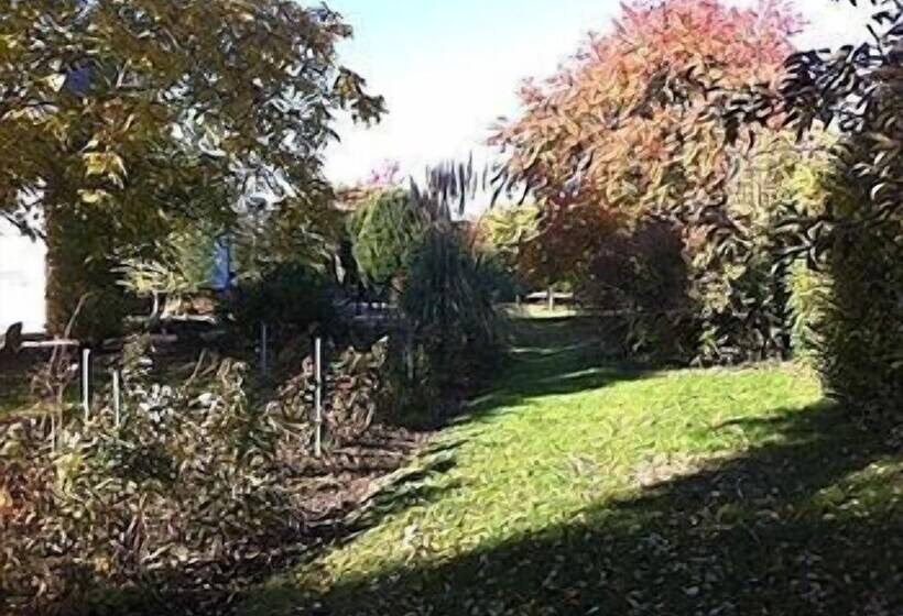 Отель La Longue Vue