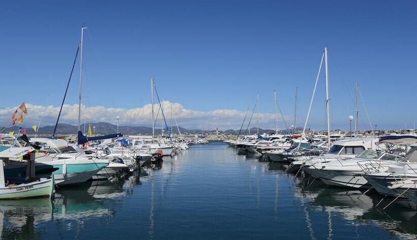 Отель La Petite Auberge