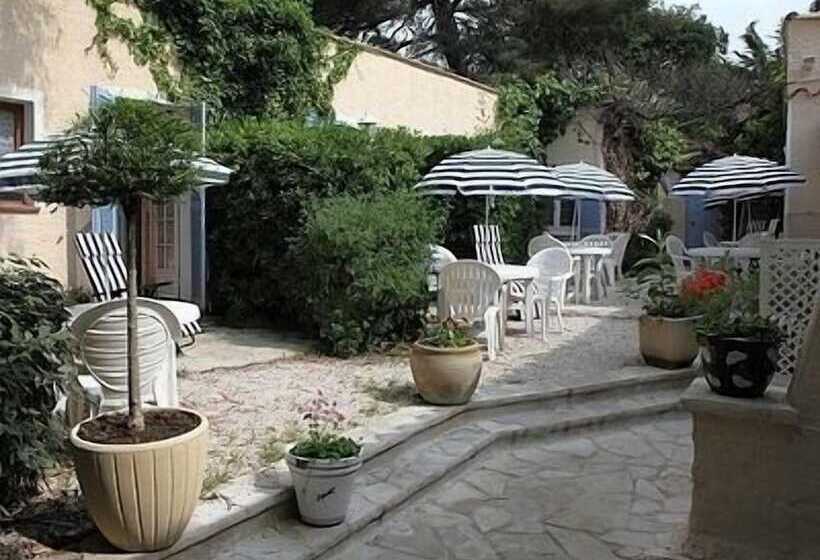 Отель La Petite Auberge