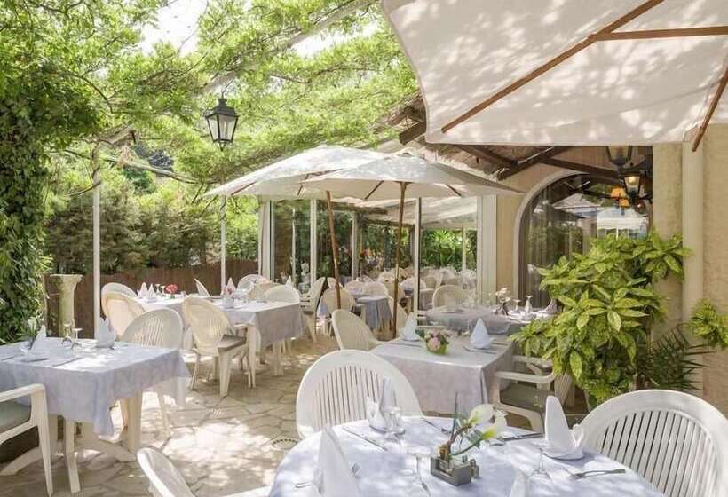 Отель La Petite Auberge