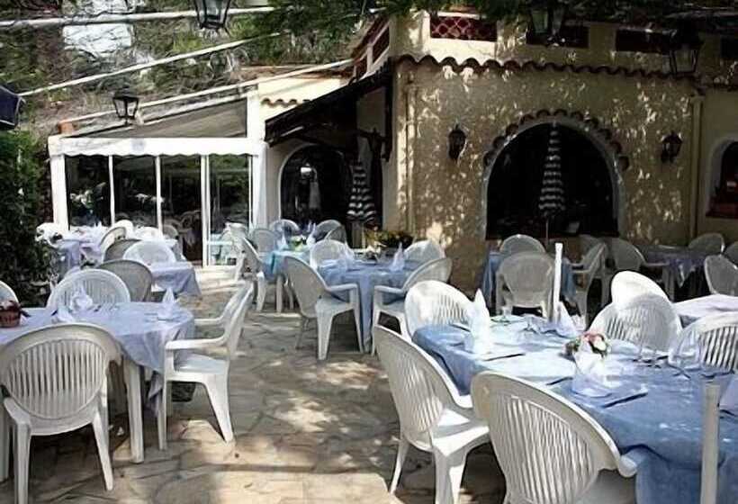 Отель La Petite Auberge