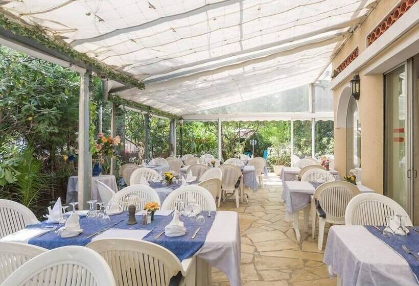 Отель La Petite Auberge