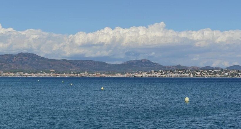 Отель La Petite Auberge