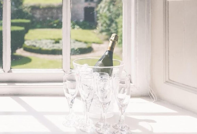 Отель Langdon Court