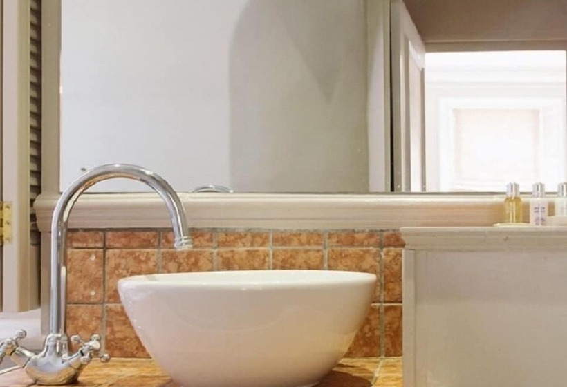 Отель Langdon Court