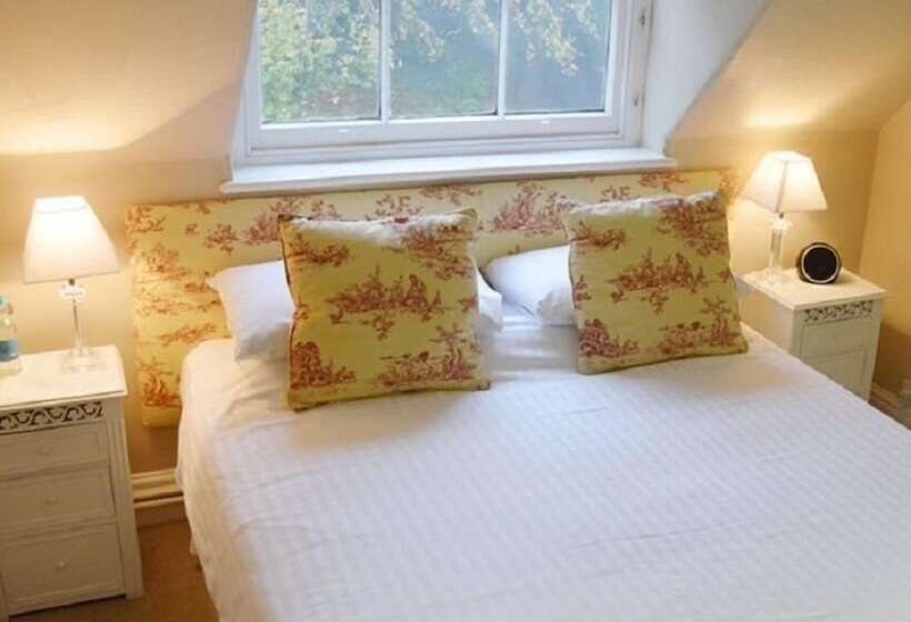 Отель Langdon Court