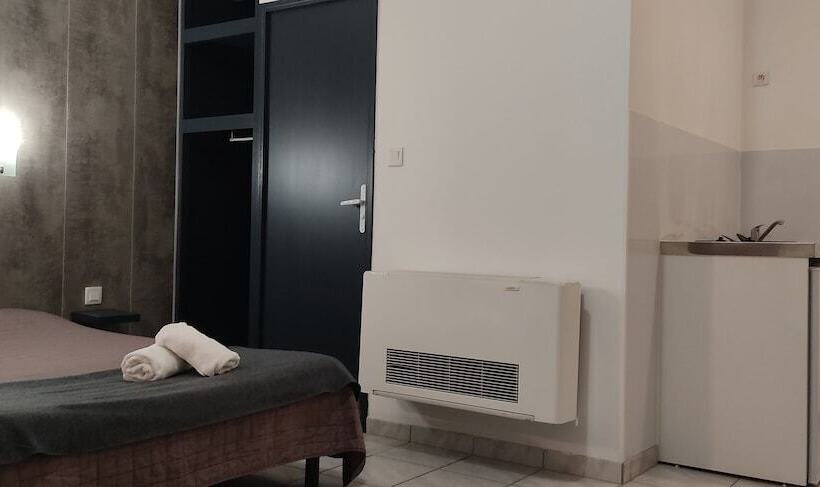 Отель Le Clos La Verdiere