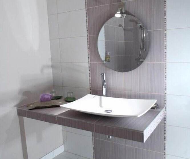 ホテル Logis Hôtel Le Relais Louis Xi