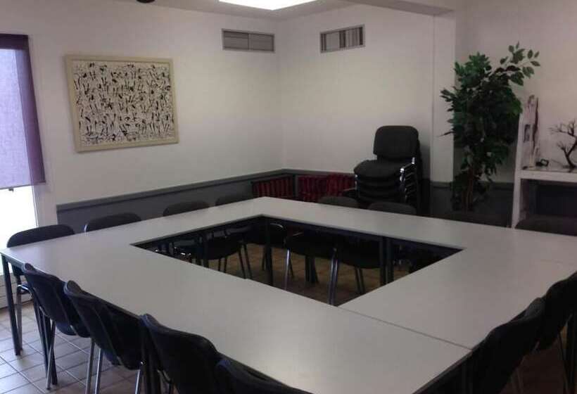 Contact Hotel Le Sud Montpellier Aéroport Parc Expo Arena