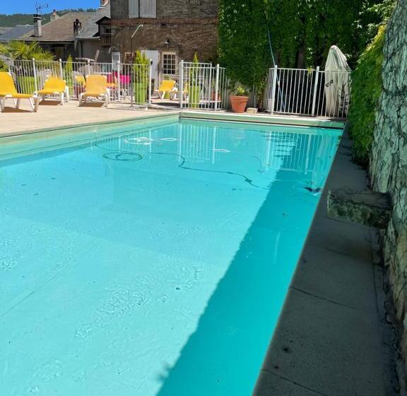 בית מלון כפרי Le Sully